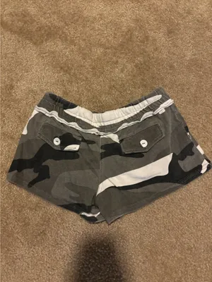 Rare Brandy Melville camo shorts NWT thumbnail 3