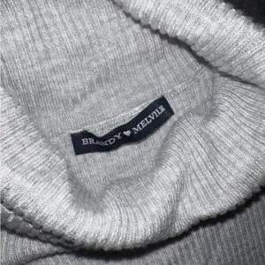 Brandy‎ Melville grey sweater thumbnail 3