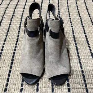 Franco Sarto‎ Buckle Peep Toe Stacked Suede Heeled Booties Size 8.5 A16 thumbnail 5