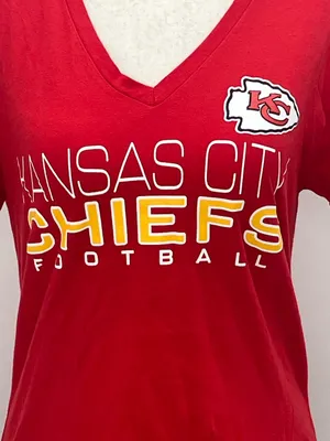 NFL Apparel Kansas City Chiefs Women’s Red V-Neck Graphic T-Shirt Medium thumbnail 2