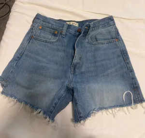 Madewell Relaxed Mid-Length Shorts thumbnail 1