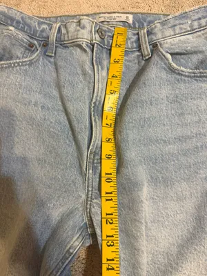Abercrombie 90’s Ultra High Rise Jeans thumbnail 5