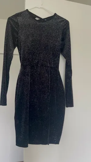 Black Long-Sleeve Sparkle Bodycon Dress thumbnail 1