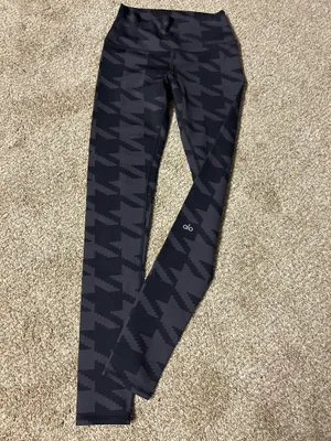 ALO Yoga High Waist Airbrush Houndstooth Legging Size Small RETAIL was $98 thumbnail 6