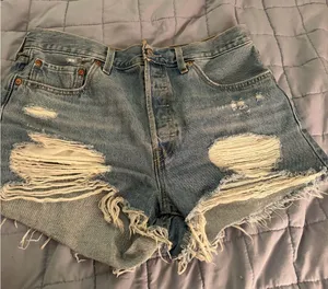 Levi's 501 Women's Denim Shorts Size 33 thumbnail 1