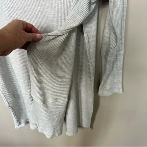 We the Free Split Side Tuesday Tunic V-Neck Knit Top Size Large Light Grey thumbnail 5
