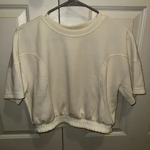 Lululemon white crop top thumbnail 1