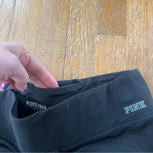 VS PINK black leggings size S thumbnail 4