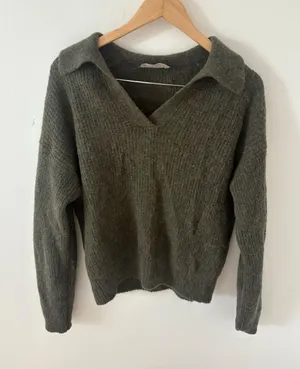 Everlane Alpaca Waffle-Stitch Polo Sweater Olive Green XS Relaxed V-Neck Knit thumbnail 1