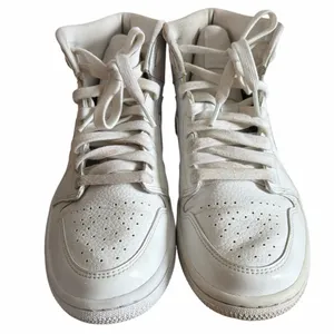 Nike White Mid-Top Leather Sneakers thumbnail 2