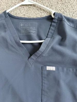FIGS Scrub Top thumbnail 2