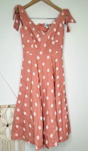 Unique Vintage Daisy Dress Coral Pink Floral Print A-Line Sweetheart Tie Straps thumbnail 1
