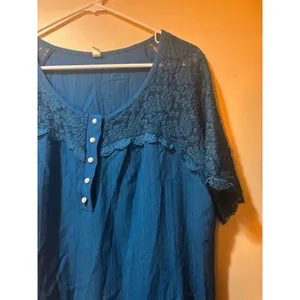 Woman’s Shirt Size XL no brand thumbnail 3