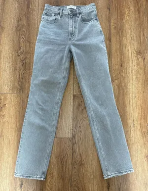 Abercrombie & Fitch The 90s Straight Ultra‎ High Rise Grey Jeans Womens 25/0R thumbnail 1