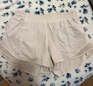 Lululemon Hotty Hot 2.5" Shorts thumbnail 1