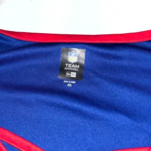 NWT NFL New York Giants Women's V-Neck T-Shirt Size XXL New With Tags Football thumbnail 3