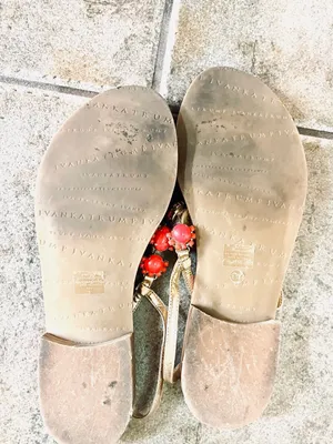 Ivanka Trump Coral Bead Embellished Gold Strap Flat Sandals Sz 8.5 thumbnail 4