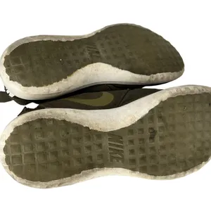 Nike Lightweight Athletic‎ Shoes thumbnail 5