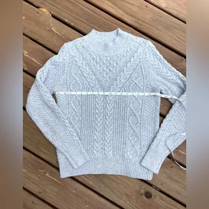 Abercrombie Nice crewneck sweater LIKE NEW💙 thumbnail 11