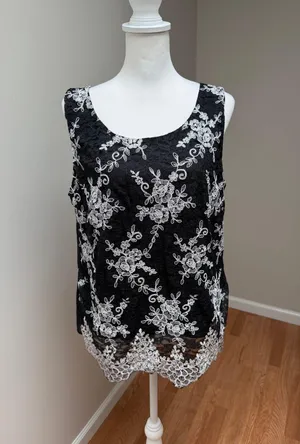 Le Bos Tank Top Womens Size 14 Black Floral Embroidered Scoop Neck Summer Boho thumbnail 1