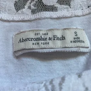 Abercrombie Floral Crop Top thumbnail 3