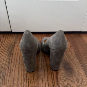 Jessica Simpson Bellemo Women’s Gray Suede Round Toe Block Heel Pumps Size 8.5 thumbnail 4
