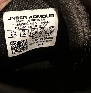 Under Armour black sneakers thumbnail 3