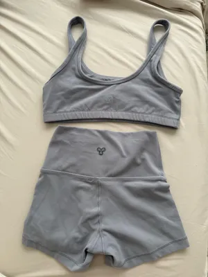 Aritzia set thumbnail 3