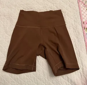 Lululemon wonder train 6 inch short thumbnail 1