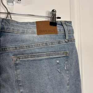 Mid Rise Control Top Distressed Skinny Jeans By Judy Blue Jb88797 thumbnail 5
