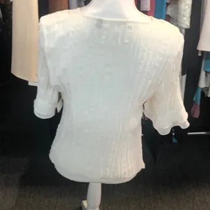 Sz medium lady’s white top thumbnail 3