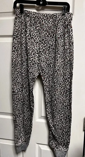 Secret Treasures Womens Leopard Print Pajama Jogger Pants Grey Tan Size M 8-10‎ thumbnail 1
