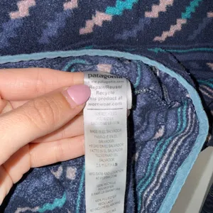 Patagonia Snap-T Synchilla Fleece Women Large Navy Geometric‎ Aztec Excellent thumbnail 4