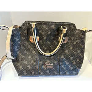 GUESS brown logo-print satchel with contrasting beige top handles thumbnail 4