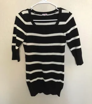 Sweater Top Size M thumbnail 1