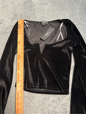 Lulus Black Velvet Long-Sleeve V-Notch Crop Top XS NWT thumbnail 3