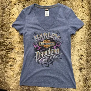 Harley-Davidson Rhinestone Flame Graphic V-Neck Tee Size Medium thumbnail 3