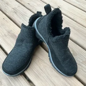 Skechers slip ons 🌟🌟🌟 thumbnail 4