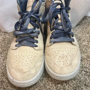 Women’s Air Jordan mid 1 se Sand drift Sneakers Shoes Basketball Nike Size 9 GUC thumbnail 4