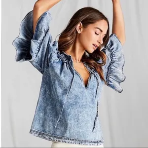Free People Ainsley Denim Top in Indigo Wash Size Large thumbnail 12