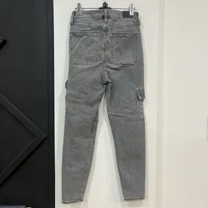 American Eagle Women’s Gray Next Level Stretch Cargo Pants 6 Short Utility thumbnail 4