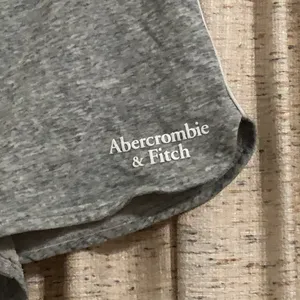 Abercrombie & Fitch Heather Gray Fleece Sweatshorts thumbnail 4