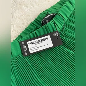 Pretty Little Thing bright green plisse high waisted wide leg trousers thumbnail 2
