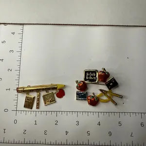 VTG Lot (5) Teacher Education Brooches Pins Apples Pencil Think Lightbulb Books thumbnail 3