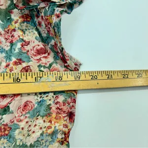 Gilli Women’s Short Sleeve V Neck Floral Print Blouse Blue Pink Size Large EUC thumbnail 9