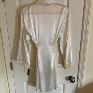 Vintage NWT 90's Jones New York Bridal Satin Robe With Lace Sz Small/Med‎ Cream thumbnail 5