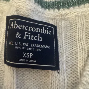 Abercrombie & Fitch White Cable Knit Sweater thumbnail 3