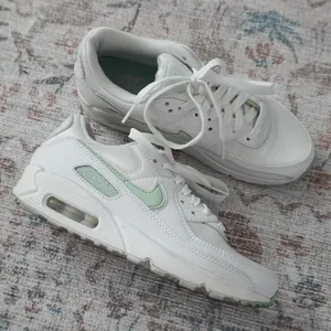 Nike Womens Air Max 90 White Pistachio Frost thumbnail 1