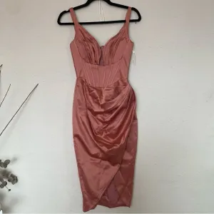 HOUSE OF CB‎ XS PLUS CUP ‘Faye’ Rose Satin Pleated Midi Dress NWOT thumbnail 6