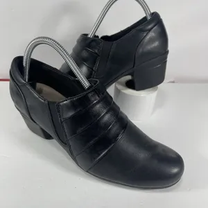 Clarks Collection Black Leather Zip Ankle Booties – Women’s Size 8 M thumbnail 1